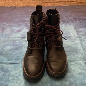 Womens Timberland Earthkeeper boots size 10